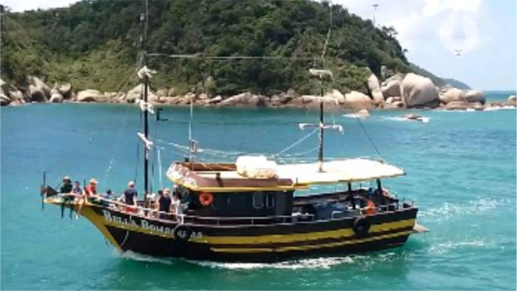 Exclusivo - PASSEIO DE BARCO EM BOMBINHAS -SC